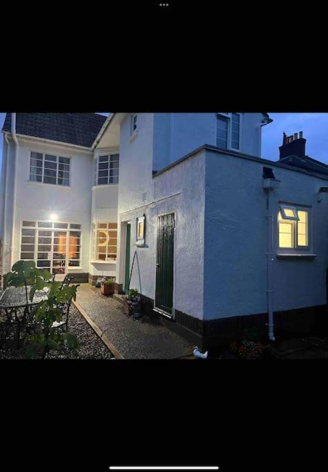 Spacious Semi-Detached Southsea House, Free Parking On Drive Portsmouth Exterior foto