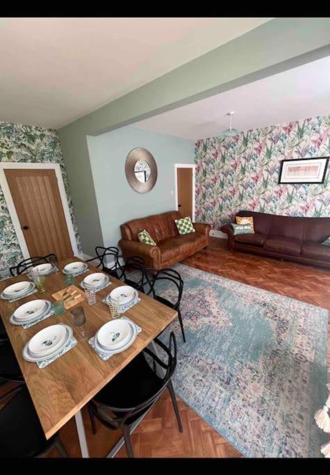 Spacious Semi-Detached Southsea House, Free Parking On Drive Portsmouth Exterior foto