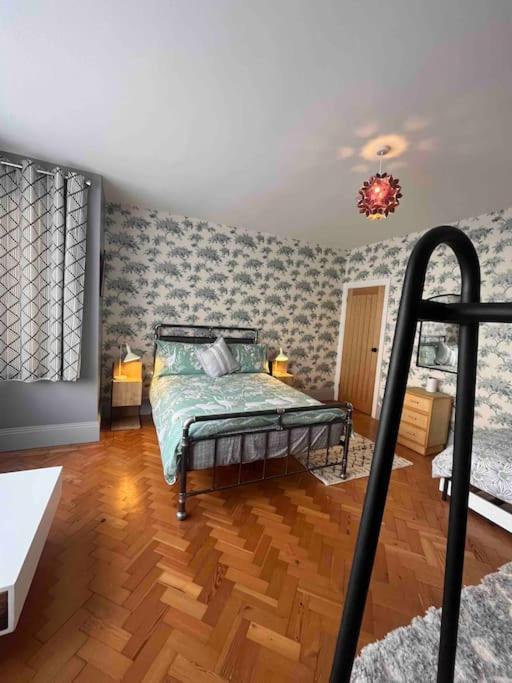 Spacious Semi-Detached Southsea House, Free Parking On Drive Portsmouth Exterior foto