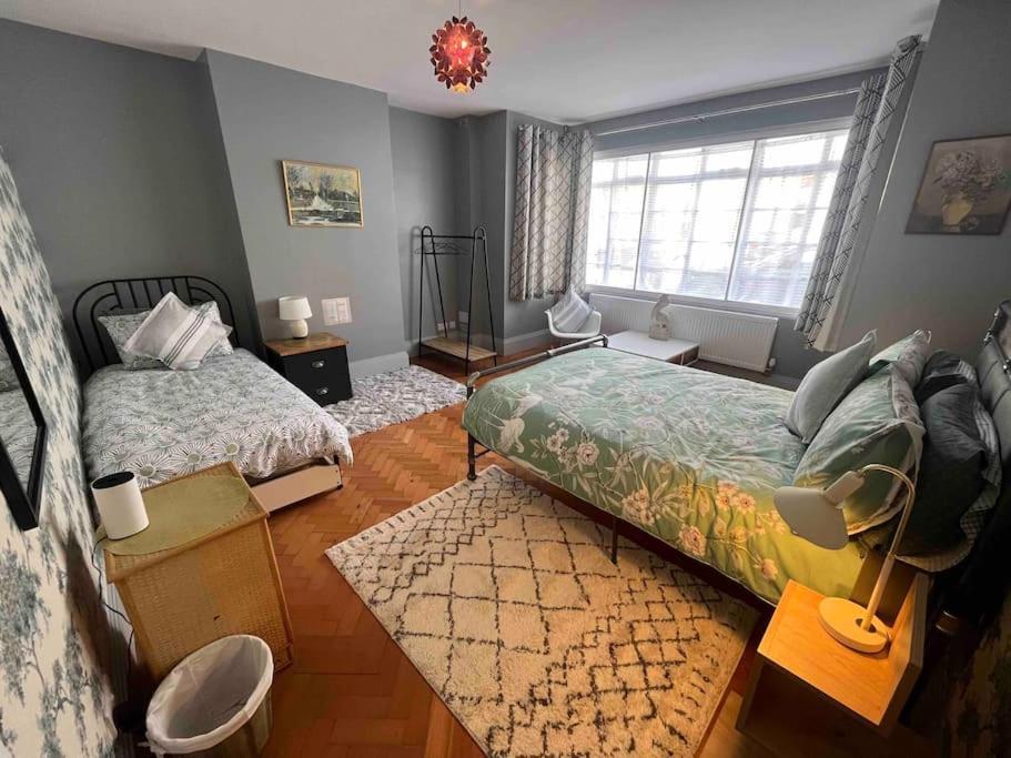 Spacious Semi-Detached Southsea House, Free Parking On Drive Portsmouth Exterior foto