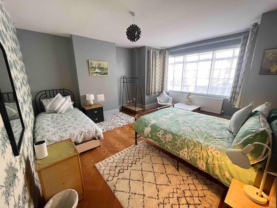 Spacious Semi-Detached Southsea House, Free Parking On Drive Portsmouth Exterior foto
